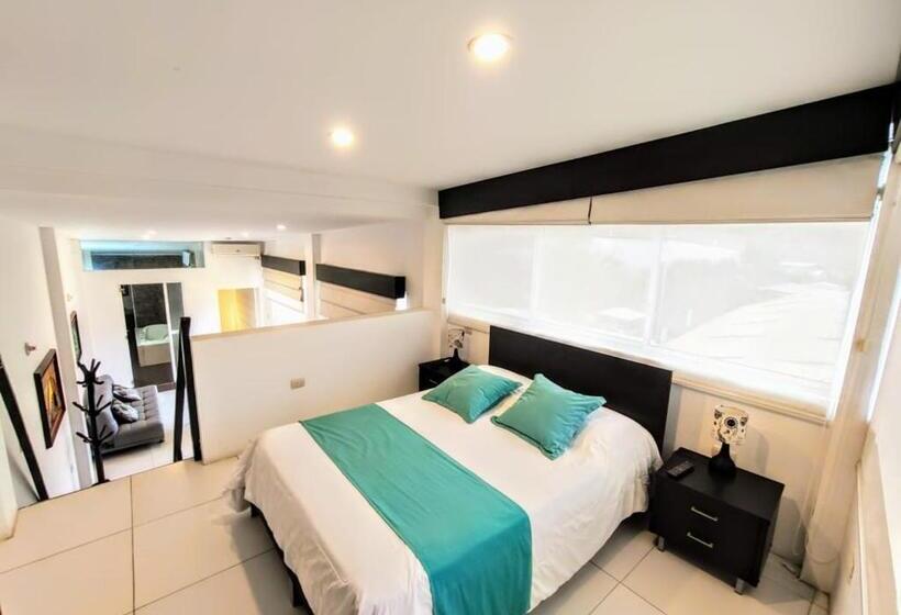 اتاق لوکس با چشمانداز استخر, Tuzco Lodge