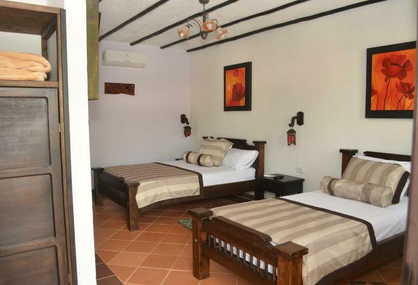 اتاق استاندارد سه نفره, El Virrey Hotel Boutique