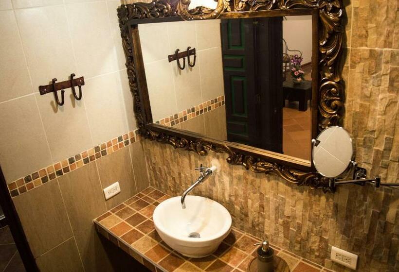 اتاق لوکس خانوادگی, El Virrey Hotel Boutique