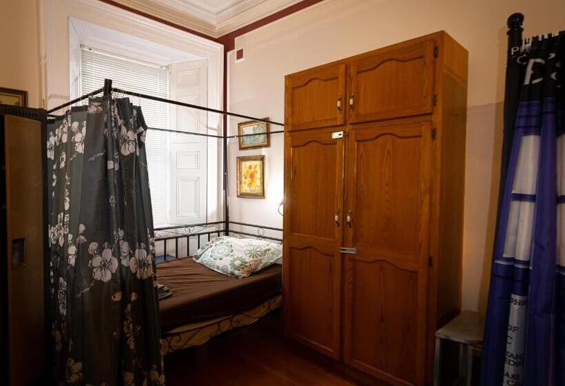 تختخواب در اتاق مشترک, Pring Guesthouse
