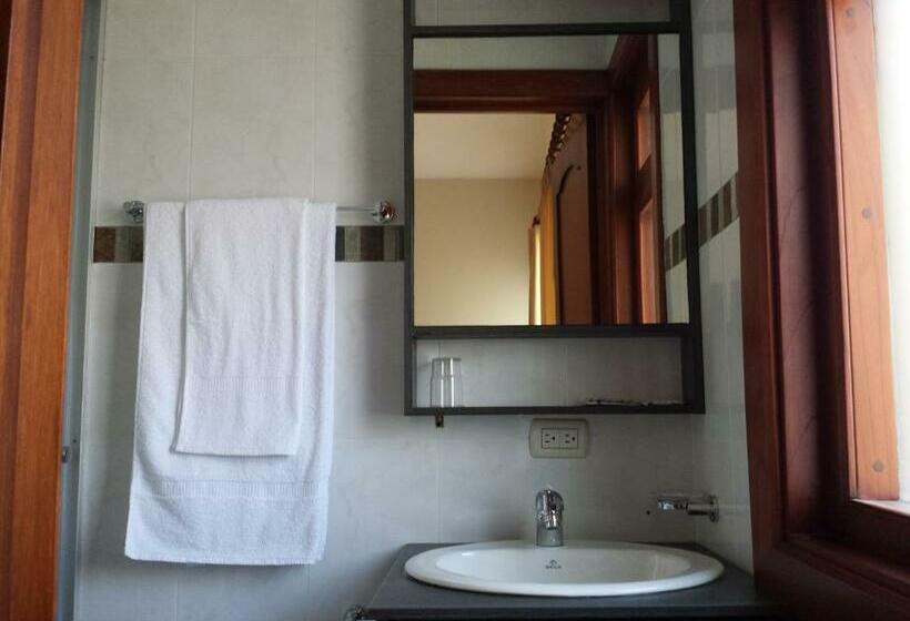 Номер Стандарт Трехместный, Hostal Casa De Lidice