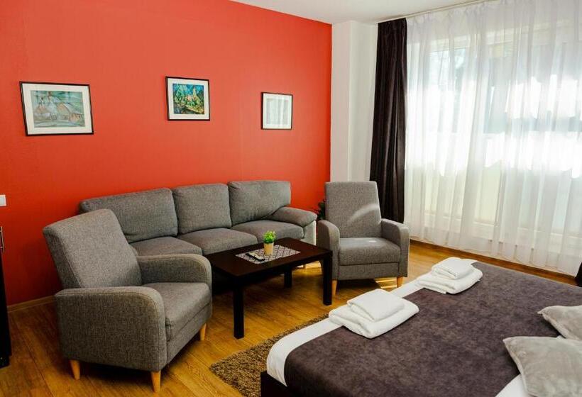 سوییت جونیور, Pensiunea Pictorilor