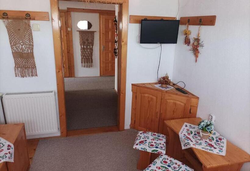 דירת שלושה חדרים, Zoltán & Erika Panzió Parajd