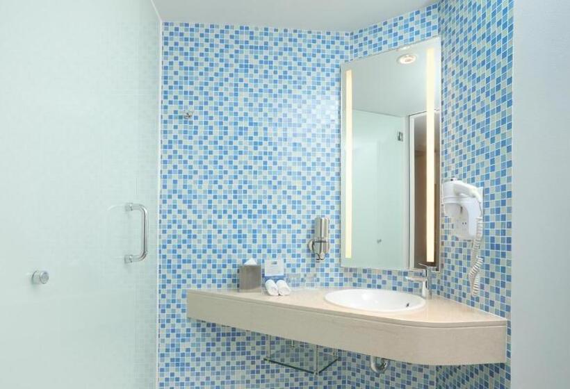 장애인을 위한 퀸사이즈 스탠다드 룸, Holiday Inn Express Baruna, An Ihg