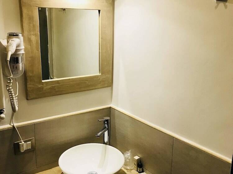 Номер Стандарт Трехместный, Fiumicino Airport B&b Deluxe