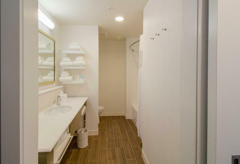 غرفة قياسية سرير كينج, Hampton Inn Crestview South  I10