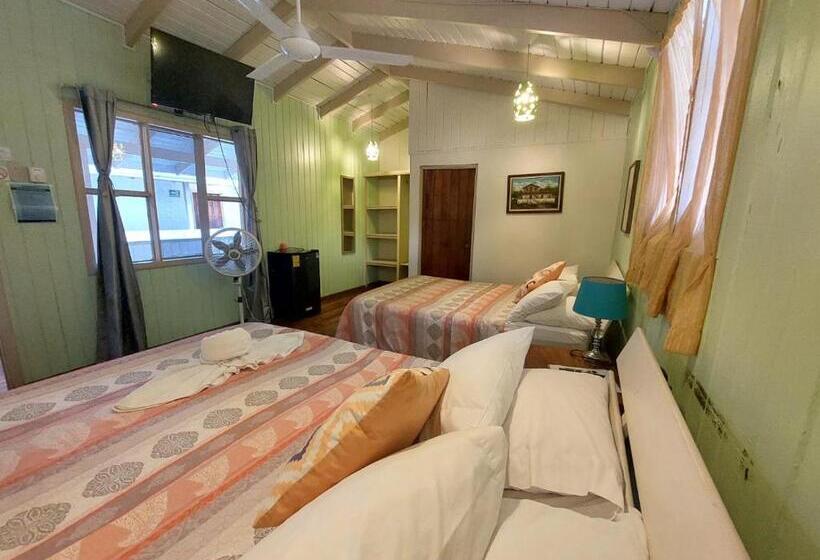 四人标准间, M&m Beach House