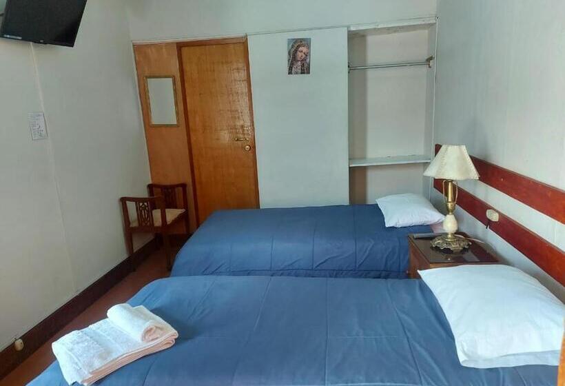 이코노미 룸 공용욕실, Hostal Lluvia De Oro