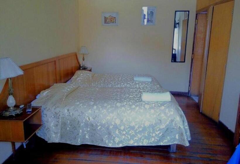 4인용 스탠다드 룸, Hostal Lluvia De Oro