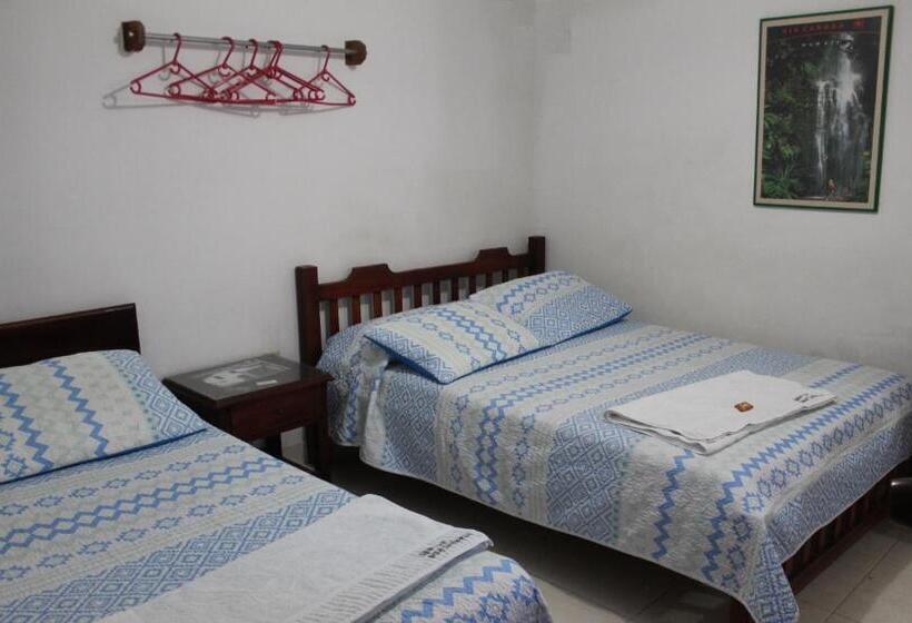 غرفة قياسية ثلاثية, Hostal Isla Señorial