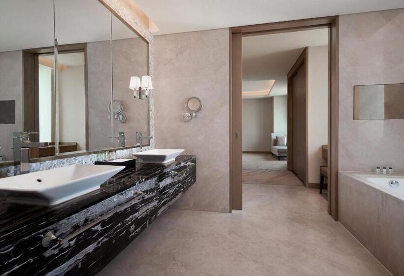 سوئیت اجرایی با تخت کینگ, Sheraton Qingdao West Coast
