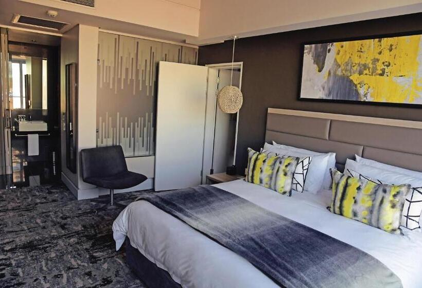 Номер Executive, The Capital Menlyn Maine