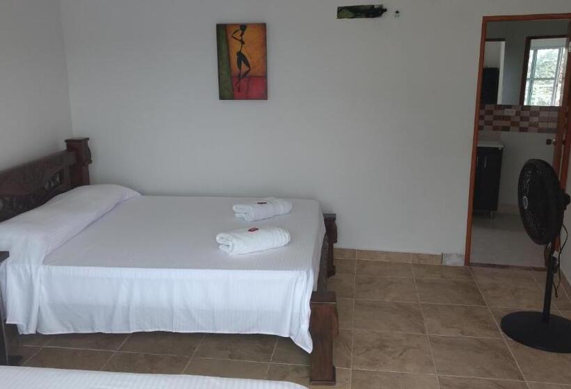 اتاق استاندارد سه تخته بدون تهویه هوا, The Rock House Eco