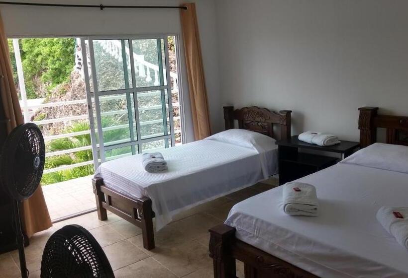 اتاق استاندارد سه تخته بدون تهویه هوا, The Rock House Eco