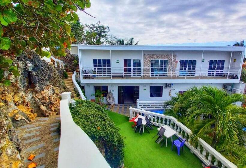 不带空调的标准三人间, The Rock House Eco
