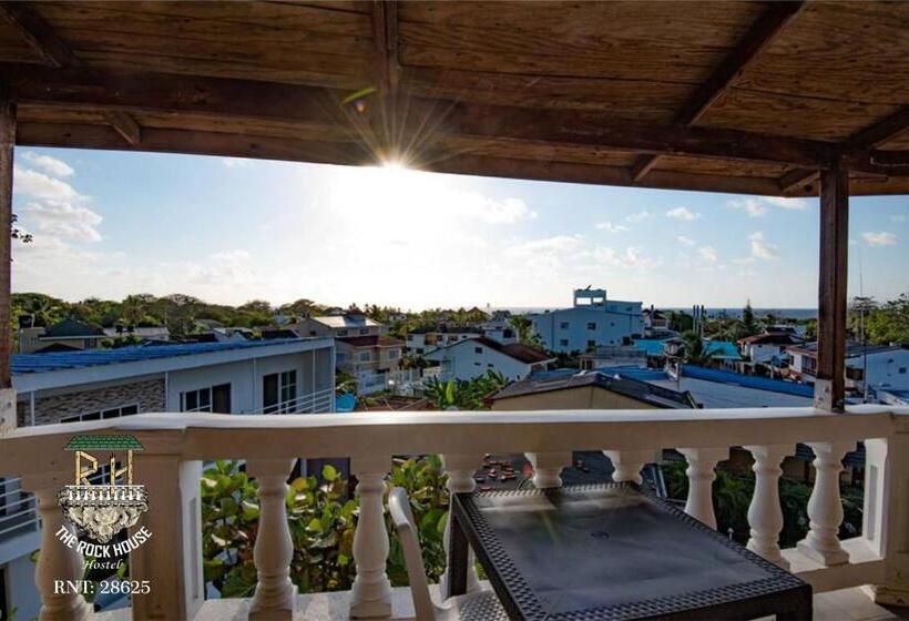 اتاق استاندارد چهار تخته, The Rock House Eco