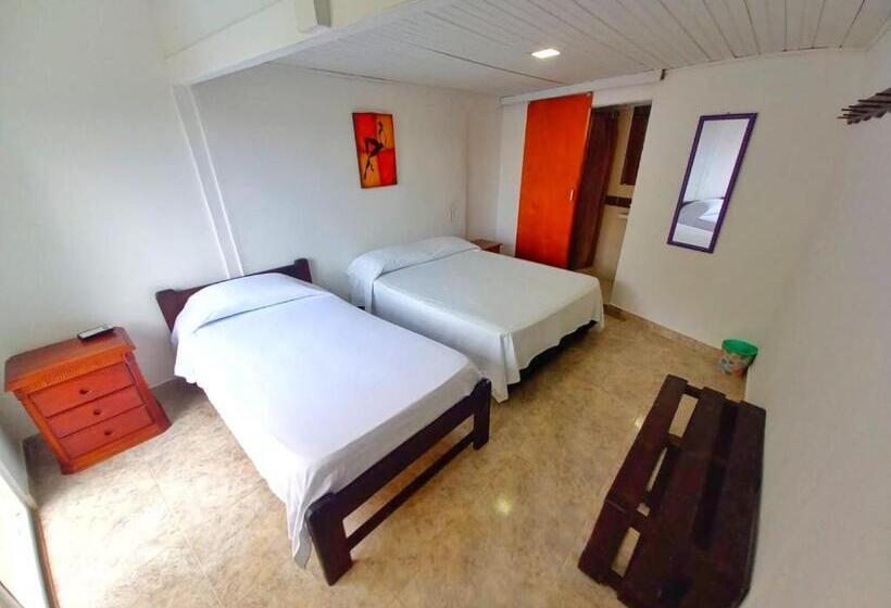 اتاق استاندارد سه نفره, The Rock House Eco