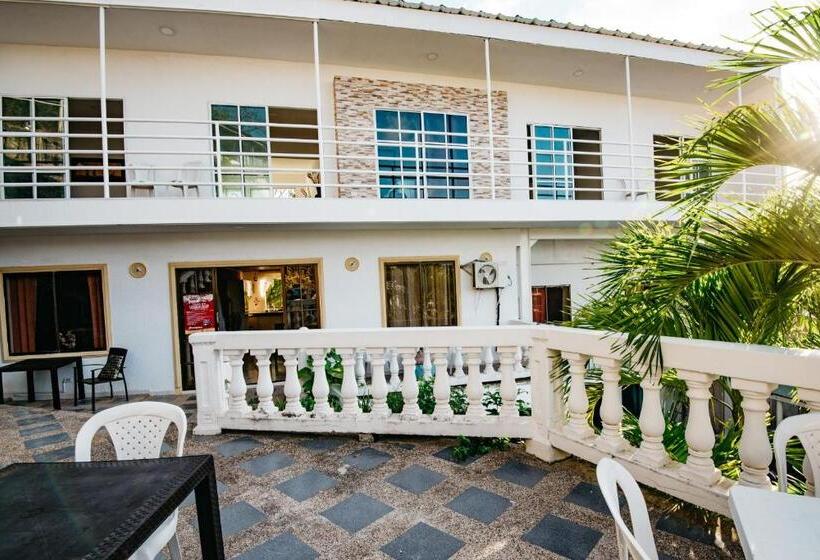 اتاق استاندارد چهار تخته, The Rock House Eco