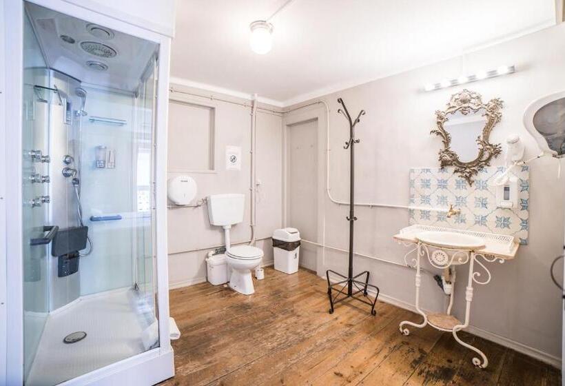 اتاق استاندارد سه نفره, Goodmorning Solo Traveller Hostel