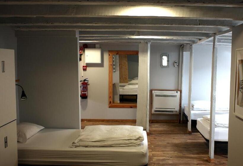 Bed in Shared Room with Shared Bathroom, Goodmorning Solo Traveller Hostel