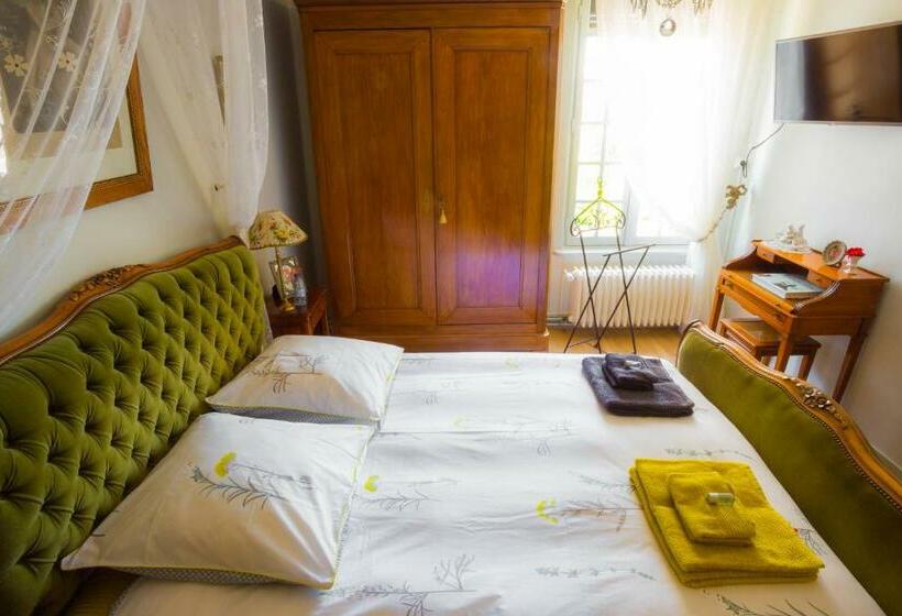Номер Стандарт, La Petite Maison Pres De L Eglise
