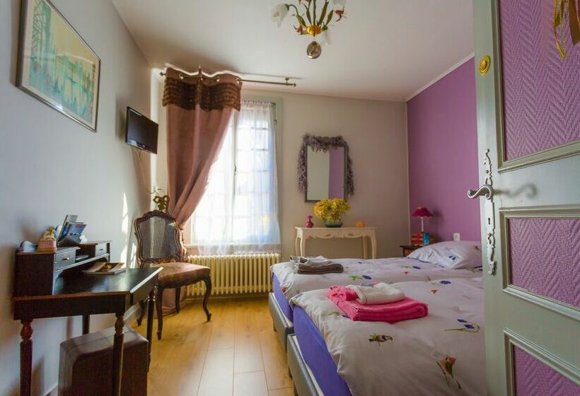 Номер Стандарт, La Petite Maison Pres De L Eglise