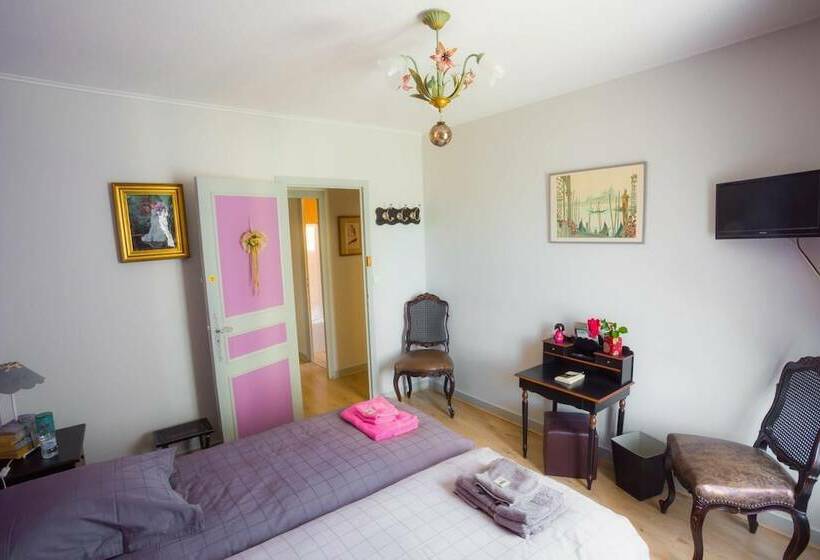 Номер Стандарт, La Petite Maison Pres De L Eglise