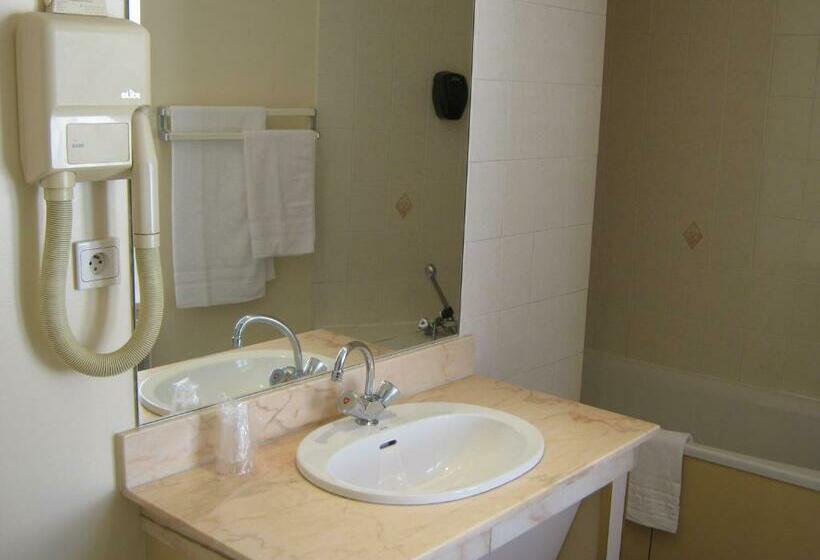 Номер Стандарт, Hôtel Le Lacuzon