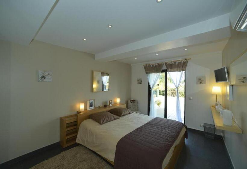 سوییت خانوادگی, Villa Louancelie B&b