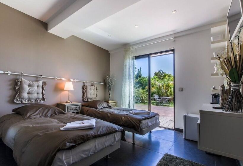 سوییت خانوادگی, Villa Louancelie B&b