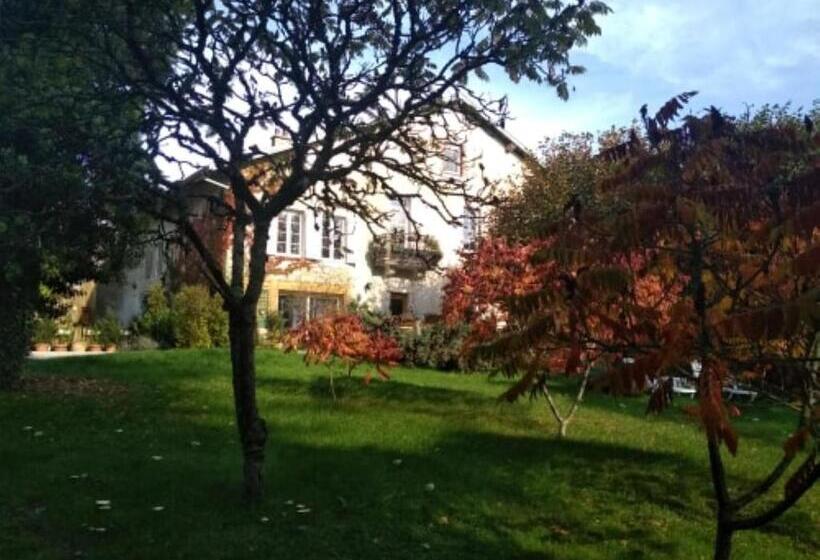 غرفة قياسية رباعية, A La Grenouille Du Jura