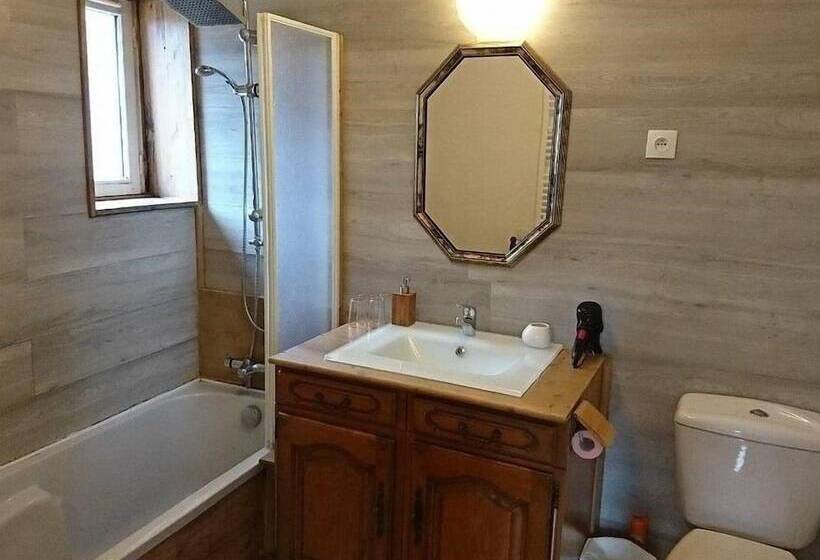 غرفة قياسية رباعية, A La Grenouille Du Jura