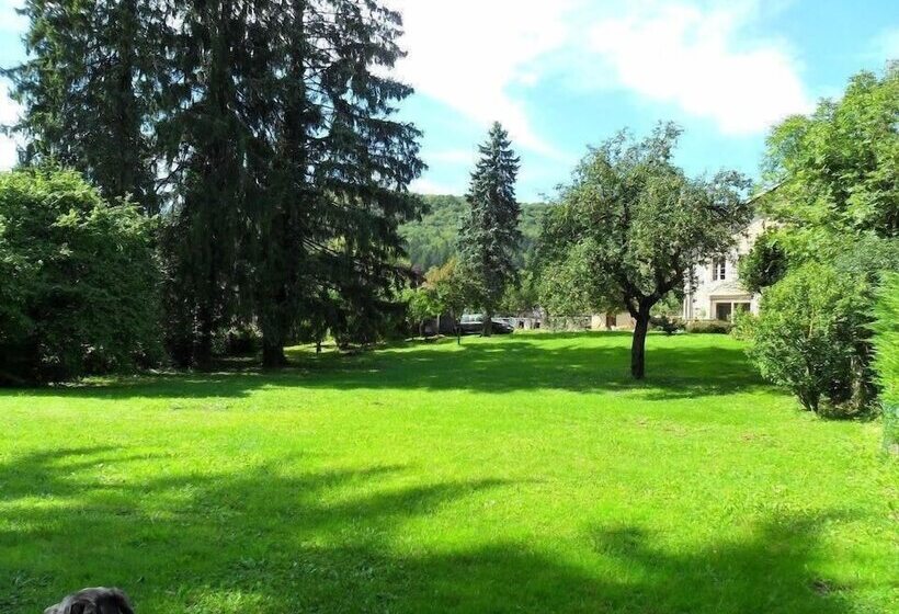 Семейный Номер, A La Grenouille Du Jura