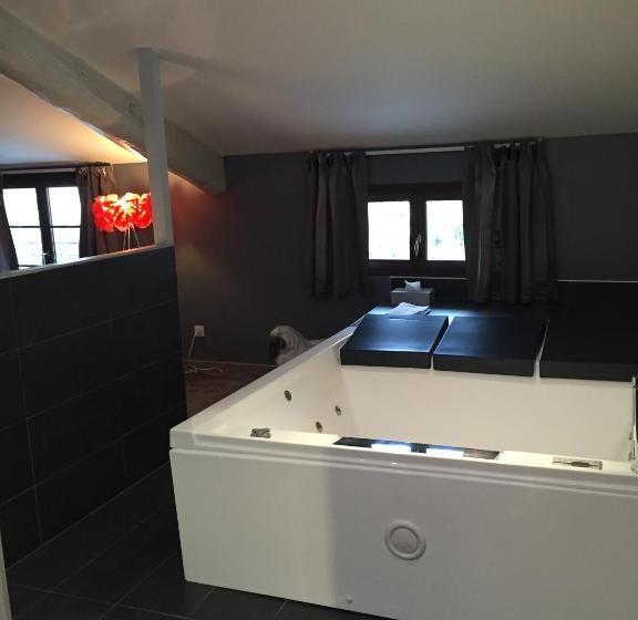 Номер Deluxe, Au Lavoir