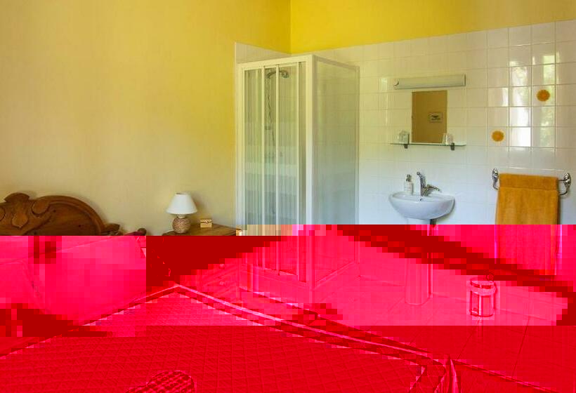 Quarto Triplo Estandar, Au Petit Verger