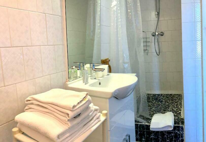 חדר קומפורט, Hôtel Du Roy