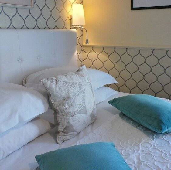 컴포트 룸, Relais Du Postillon
