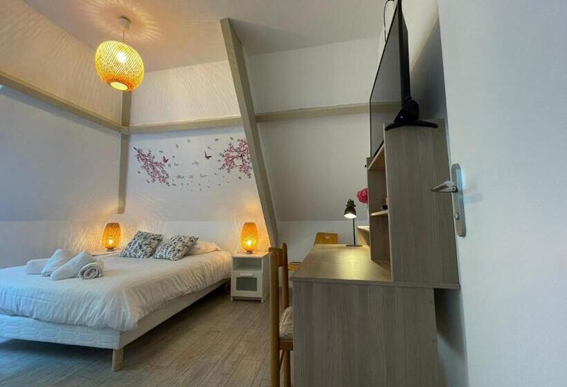 이그제큐티브 스튜디오, Manoir De La Houlette