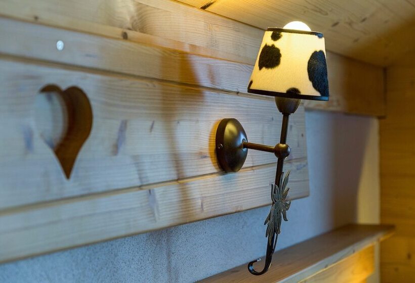 اتاق استاندارد چهار تخته, Chalet Hôtel Le Beausoleil, The Originals Relais