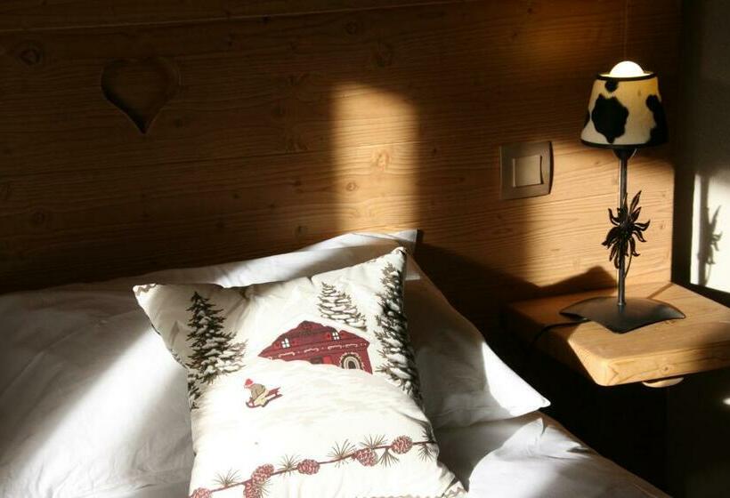 اتاق استاندارد سه نفره, Chalet Hôtel Le Beausoleil, The Originals Relais