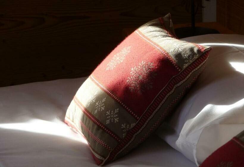 اتاق استاندارد, Chalet Hôtel Le Beausoleil, The Originals Relais