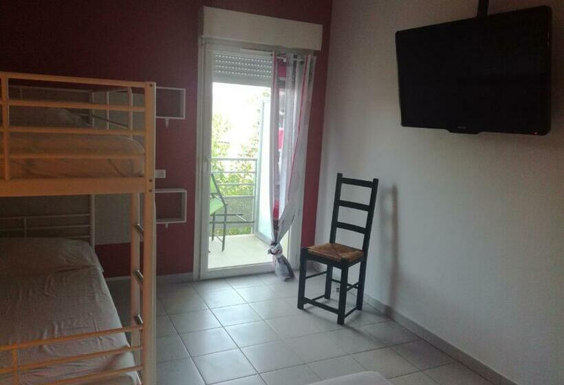 スーペリアトリプルルーム, Fasthotel Montpellier Baillargues