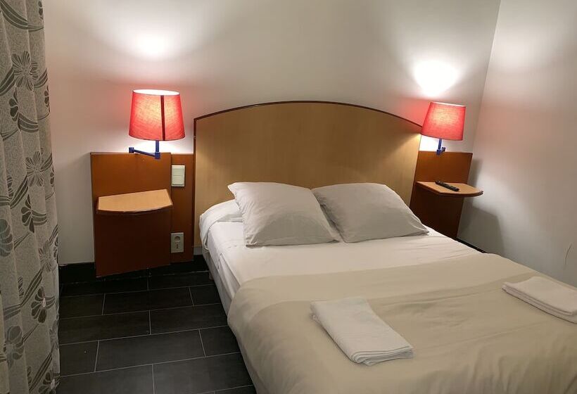 Номер Стандарт, Hôtel Mondial