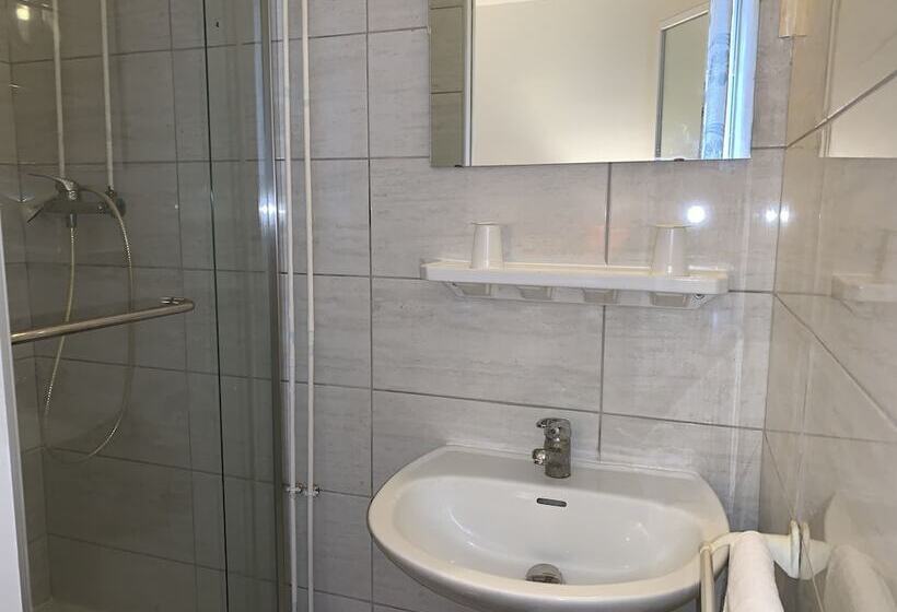Номер Стандарт, Hôtel Mondial