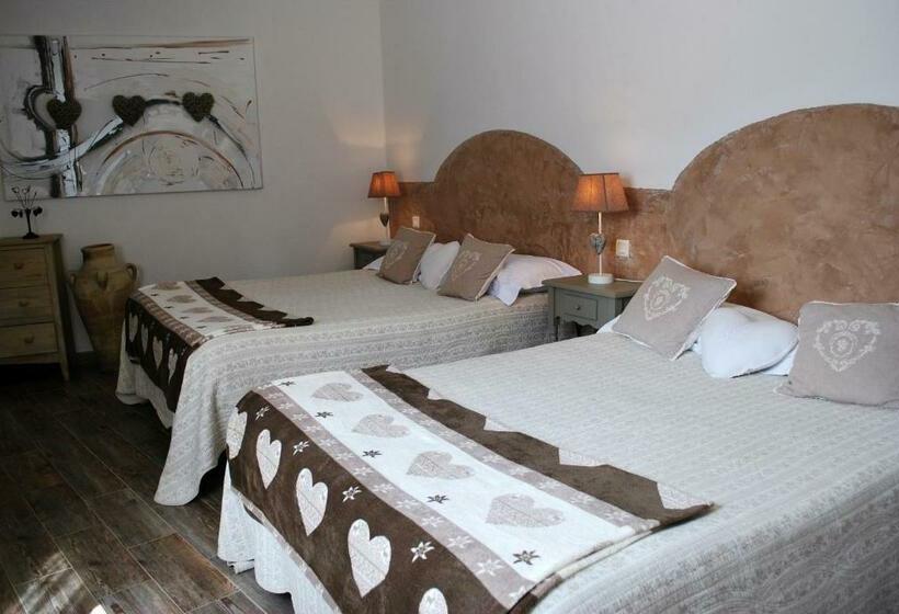 Четырехместный Номер Стандарт, Hôtel Restaurant La Caravelle
