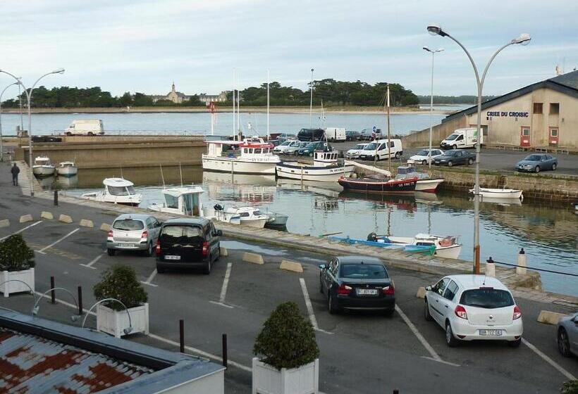 غرفة قياسية ذات إطلالة, L Estacade