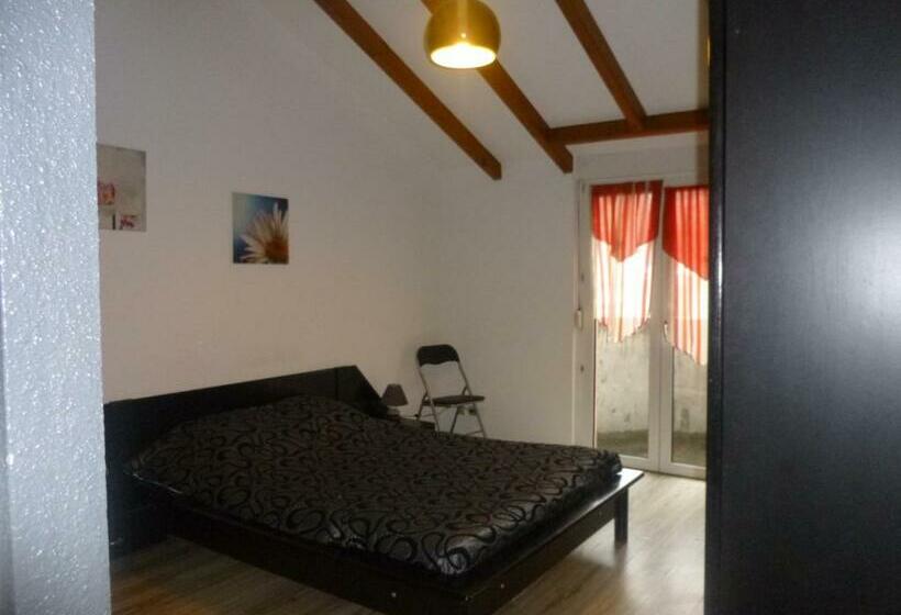 标准工作室, Studio/hôtel Porte De France