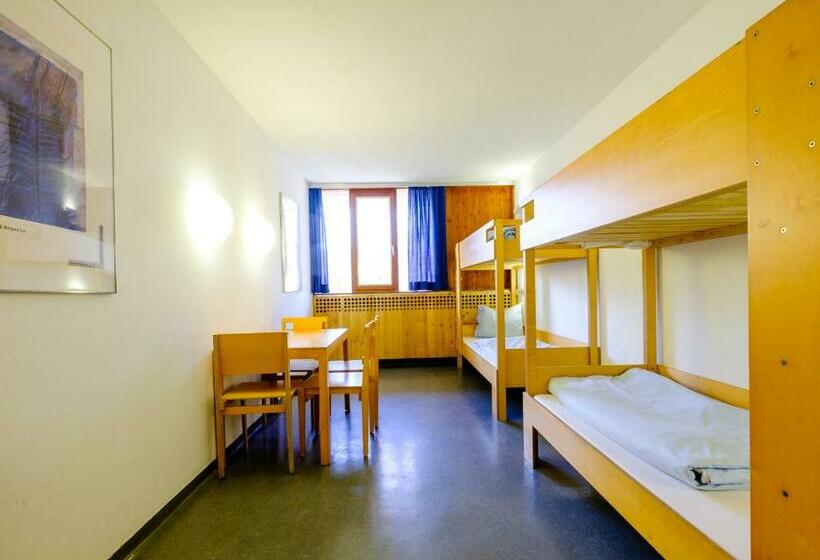 스탠다드 4인용 룸 공용 욕실, Internationales Jugendgästehaus Dachau