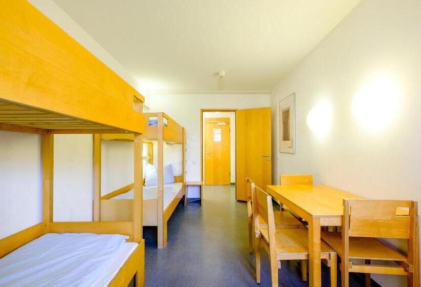 스탠다드 4인용 룸 공용 욕실, Internationales Jugendgästehaus Dachau