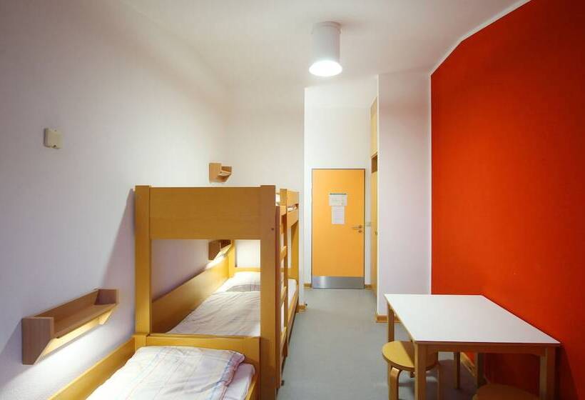 Трехместный Номер Стандарт Совместная Ванная, Djh Jugendherberge Greifswald   Hostel
